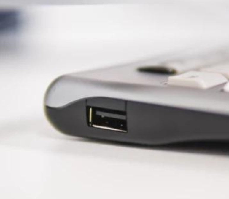 יציאת USB בצד